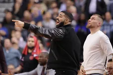 Drake Shows Love Fan Explained Beefs To Girlfriend