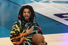 J Cole Fan Throws Bra Onstage Show The Fall Off Tour
